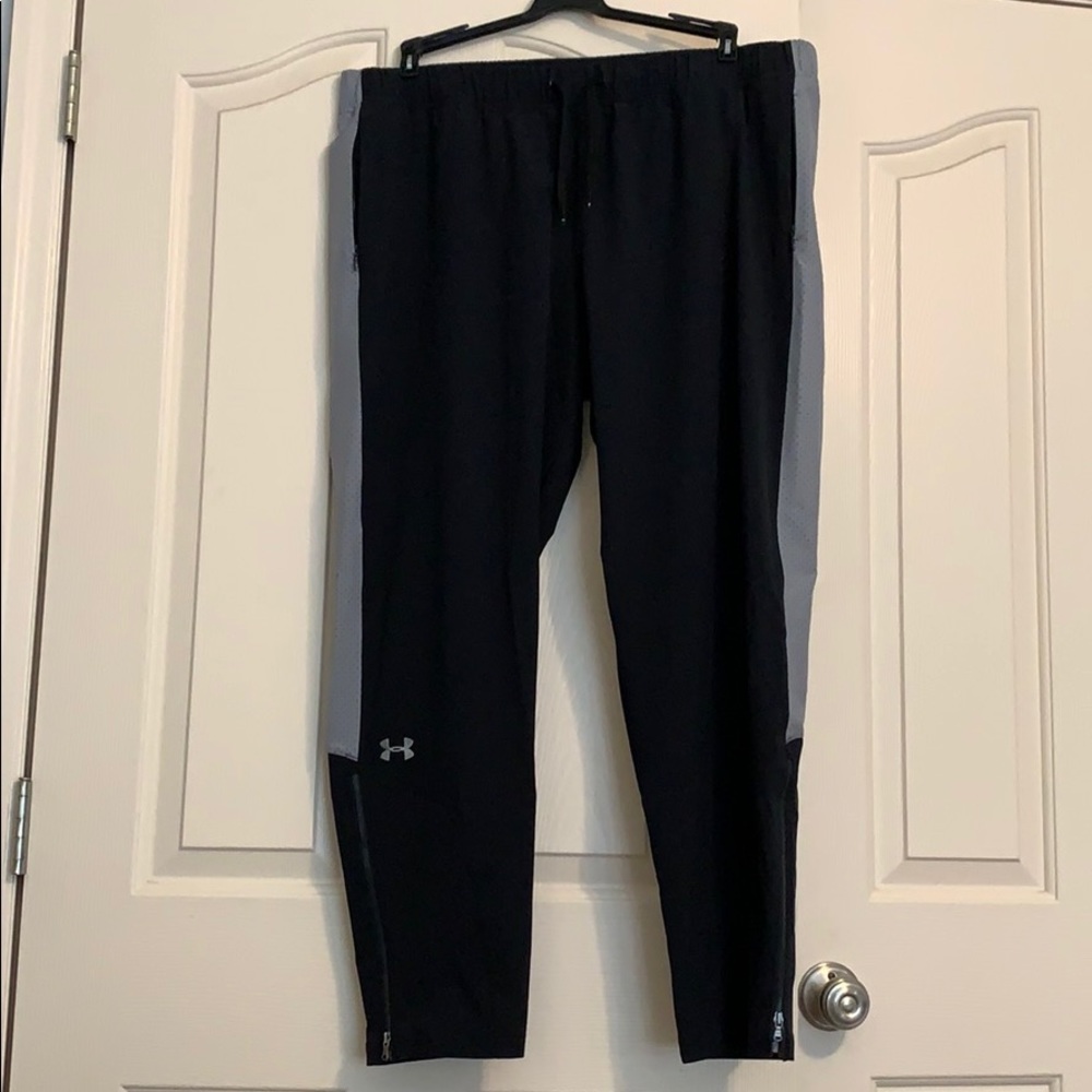 Black tapered sweatpants